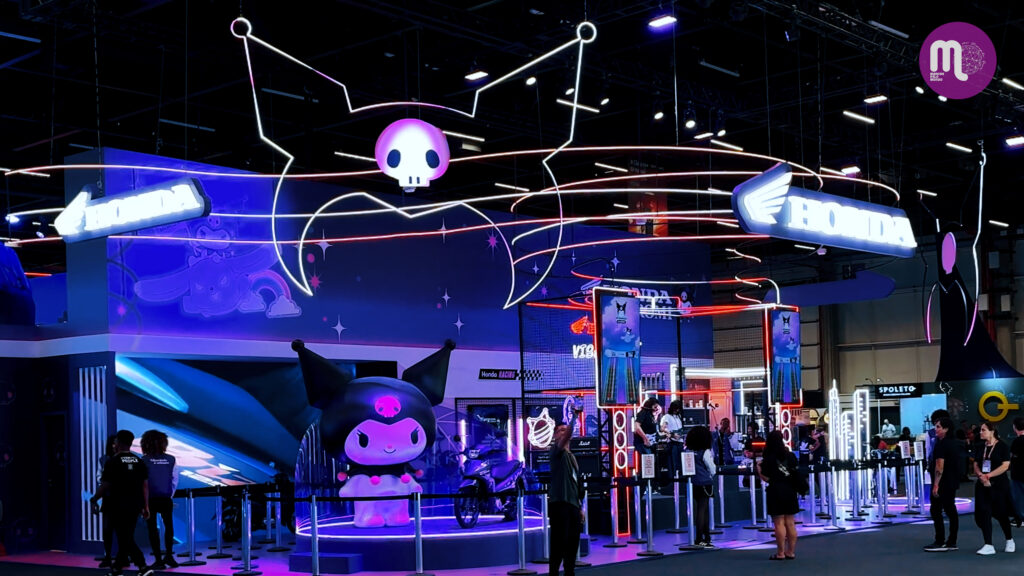 Honda Motos estreou na CCXP com a collab Kuromi e ativações imersivas; o estande e o conceito foram assinados pela agência People.
