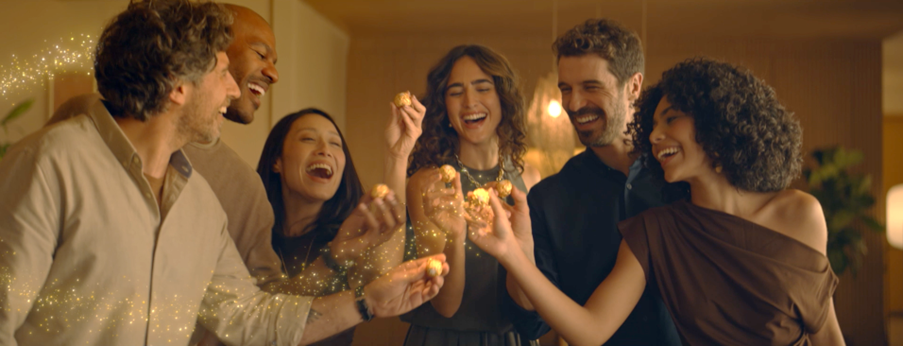 A Ferrero Rocher aproveita o período festivo do final de ano para lançar sua nova campanha de comunicação.