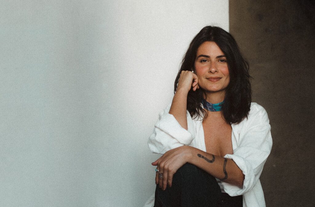 A MyMama Entertainment acaba de anunciar a chegada de Lili Fialho como a mais nova diretora de cena do seu line-up.