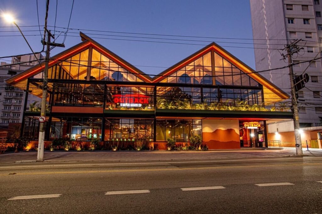 Outback fecha 2025 com abertura estratégica na Heitor Penteado, em São Paulo, e reforço do DNA de steakhouse