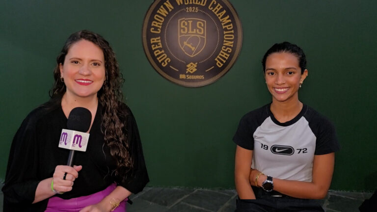 De “fadinha” a “rainha” do skate: Rayssa Leal aposta no Samsung Galaxy Buds para manter o foco e vai em busca do tetra no SLS Super Crown. Na foto: jornalista Elisangela Peres e Rayssa Leal
