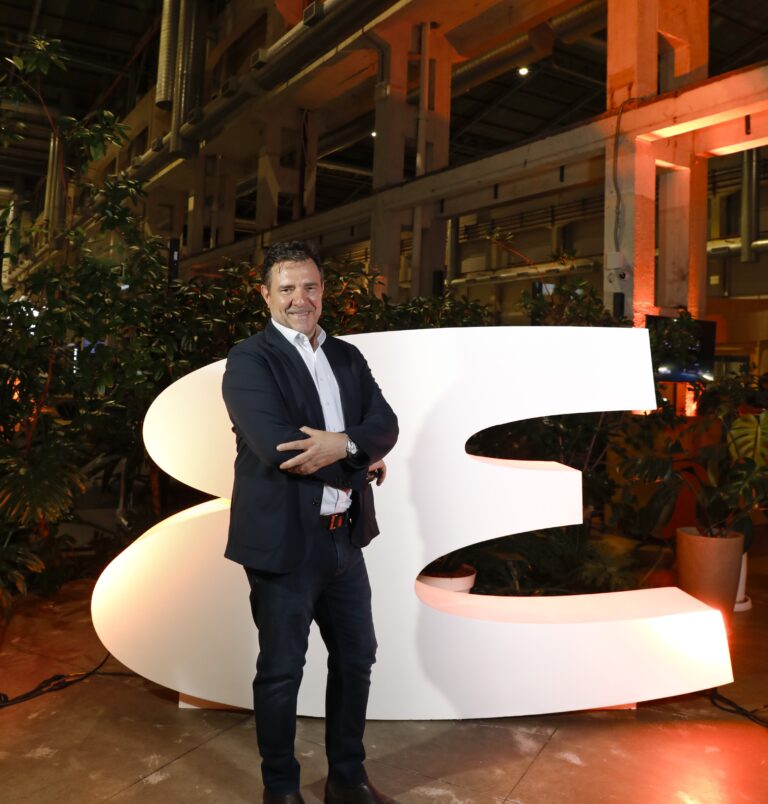 Marcos Gomez, profissional conhecido no setor publicitário e editorial como "Gomez", é o novo Diretor Comercial da Esquire Brasil.