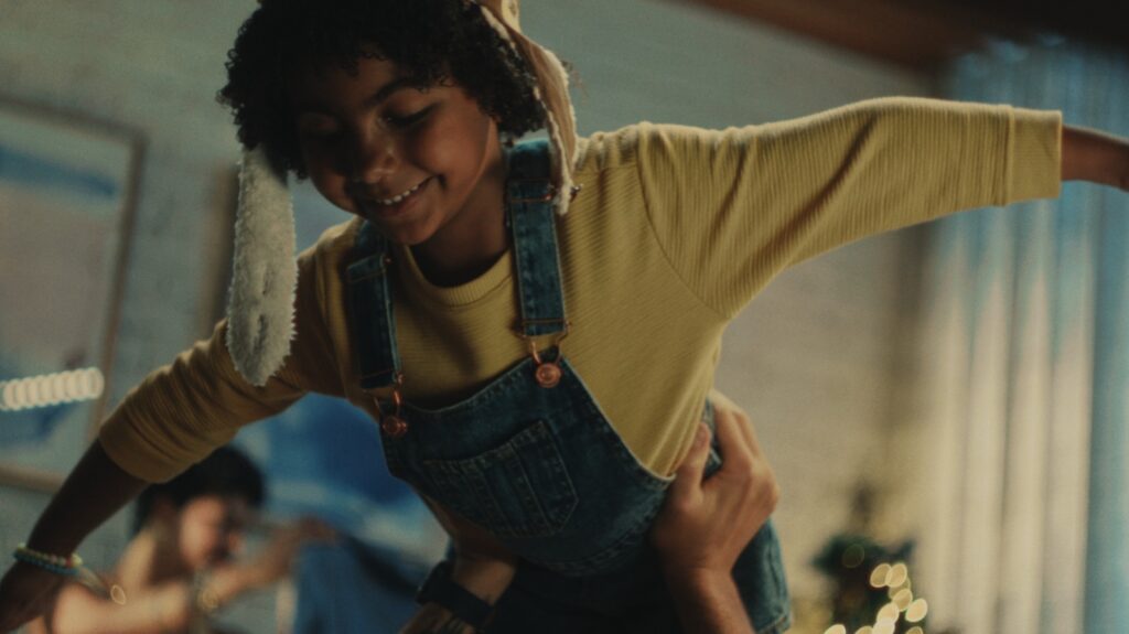 O Banco do Brasil mostra como os cartões BB se tornam o elo entre a vontade de fazer alguém feliz e o momento em que isso finalmente acontece.