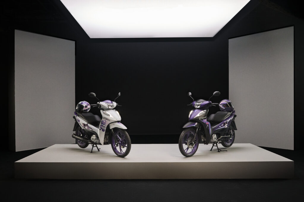 A Honda apresenta uma colaboração com a Sanrio na CCXP 2025, trazendo a personagem Kuromi para o universo das motocicletas.