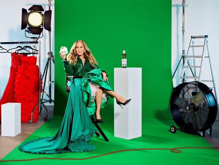 Tanqueray inicia novo capítulo global com Sarah Jessica Parker e aposta no poder do “não”