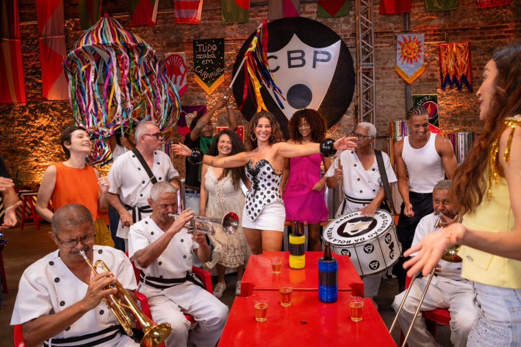 Airbnb anuncia experiência exclusiva de Carnaval com Paolla Oliveira no Rio de Janeiro