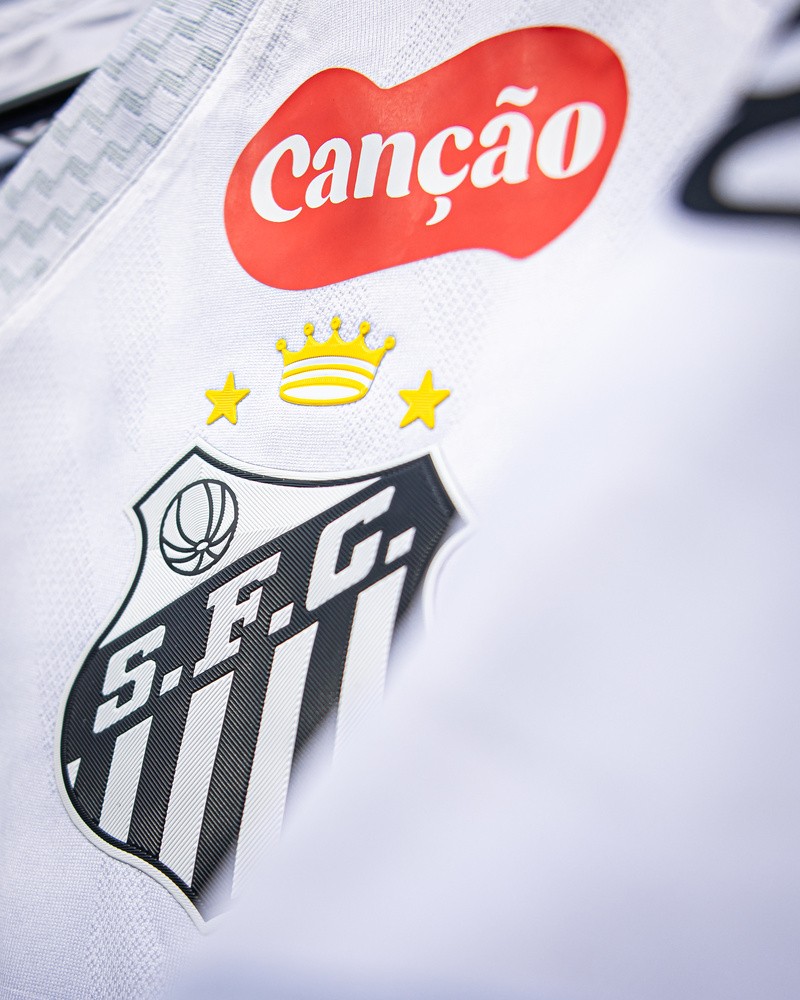 Canção segue no uniforme do Santos FC