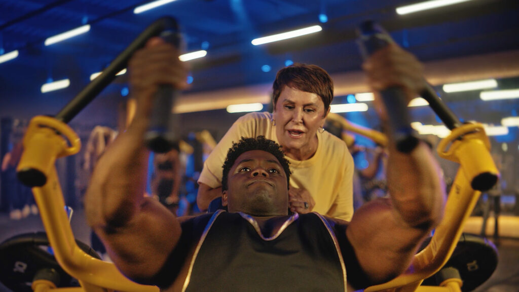 Smart Fit lança campanha com Márcia Sensitiva e Rodrigo Pantera e brinca com previsões para dizer que 2026 será o ano do shape.