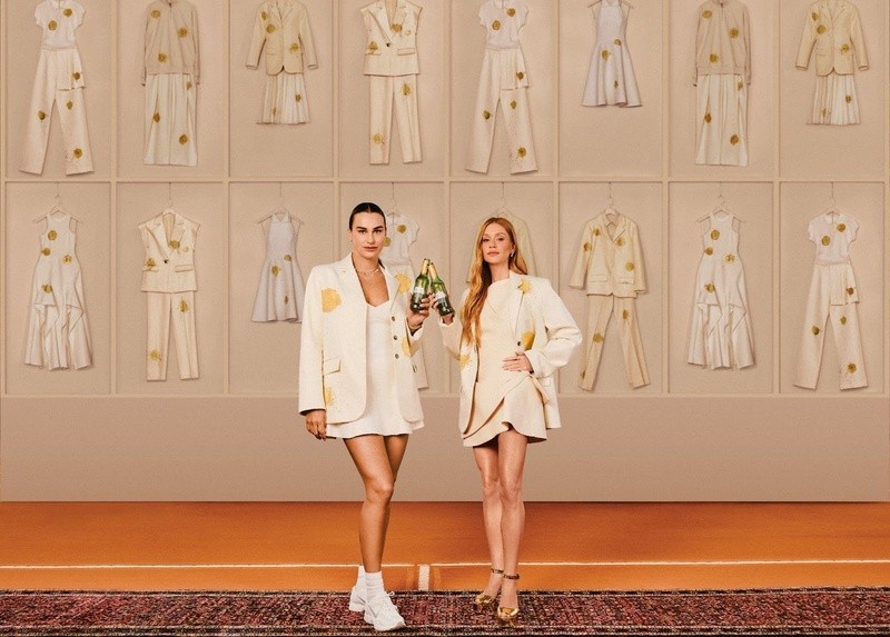 Stella Artois transforma um brinde em criação artística ao unir tênis, moda e sofisticação em collab com Marina Ruy Barbosa e Aryna Sabalenka