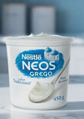Quando o iogurte resolve falar grego: Nestlé Neos Grego lança campanha que foge do óbvio