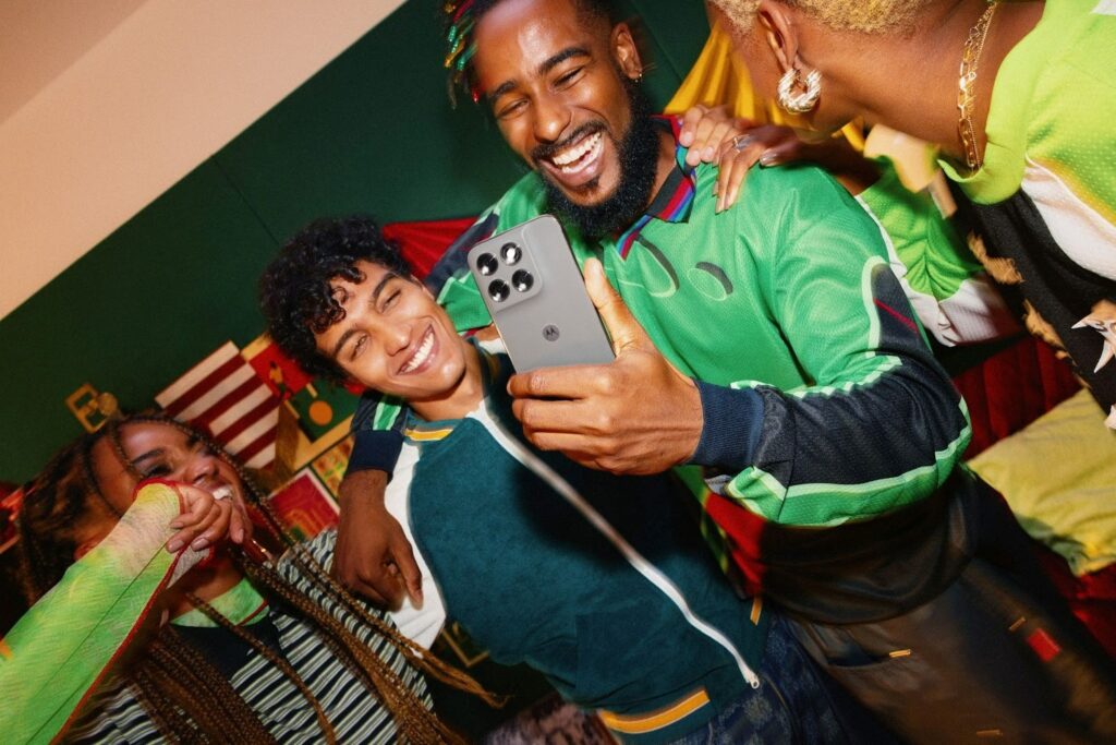 Motorola lança campanha global “O Futebol te Chama” para a Copa do Mundo FIFA 26™, conectando tecnologia, torcedores e paixão pelo futebol.