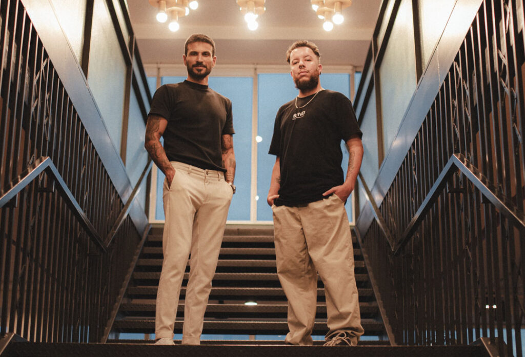 Xand Klein ao lado de Égon Marzullo. Sand fortalece operação de edição em tempo real