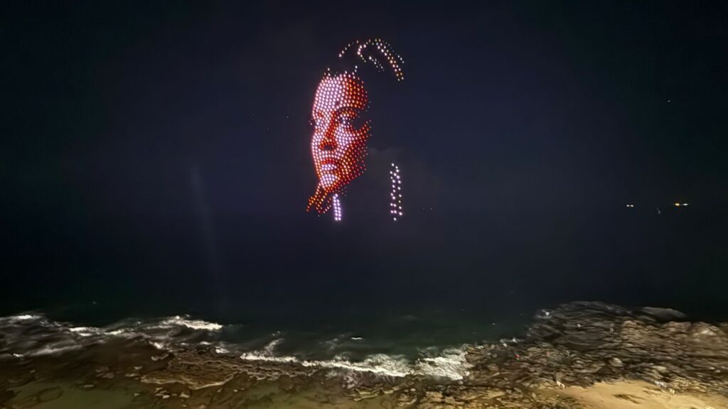 iFood leva show de 600 drones ao céu de Salvador em homenagem a Preta Gil durante o Carnaval