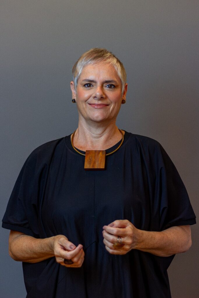 Fenapro empossa nova diretoria para 2026-2027 e elege Ana Celina Bueno como primeira mulher presidente da entidade.