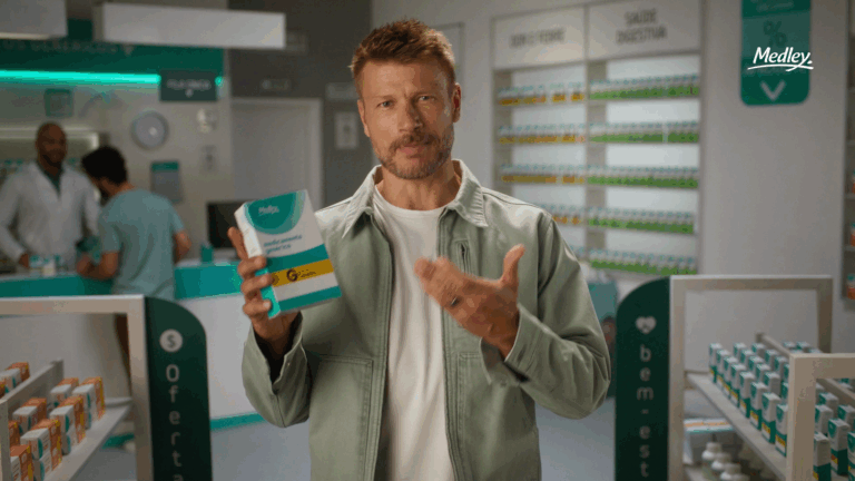 Rodrigo Hilbert estrela campanha dos 30 anos da Medley