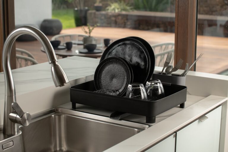 Ou expande portfólio com novos organizadores para pia e lavanderia