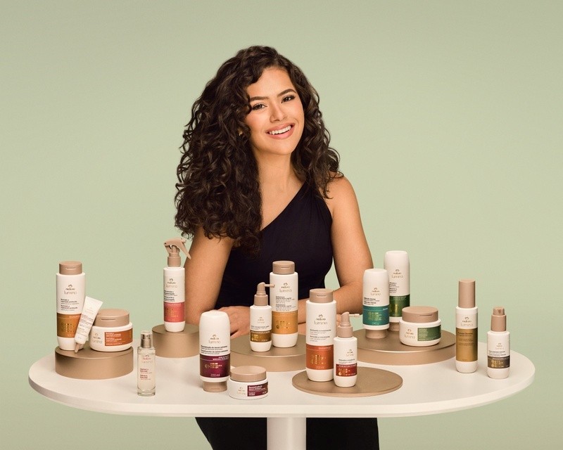 Maisa é nova embaixadora de Natura Lumina, marca especialista em cabelos da Natura