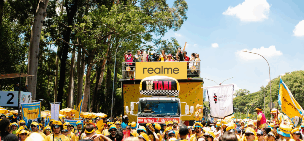 A realme levou tecnologia ao Carnaval 2026 em SP com o bloco Vou de Táxi, ativações interativas e destaque para o novo C85.