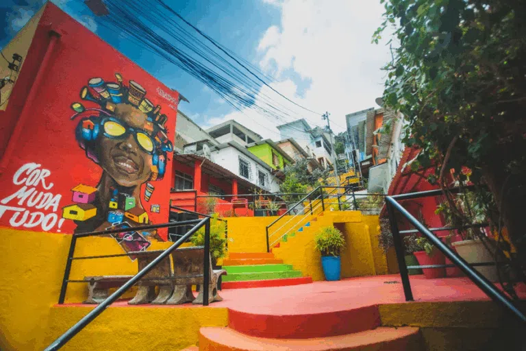 Pintura da escadaria do Zé Botinha no Candeal | Foto: Divulgação Suvinil