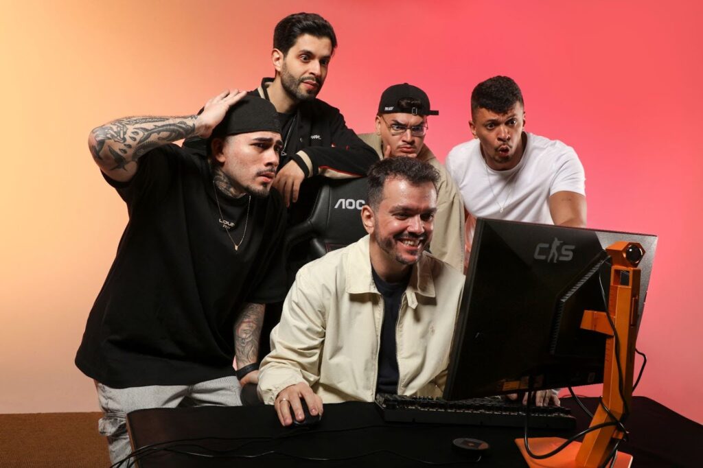 AGON by AOC oficializa Gaules como embaixador e amplia presença no esports brasileiro