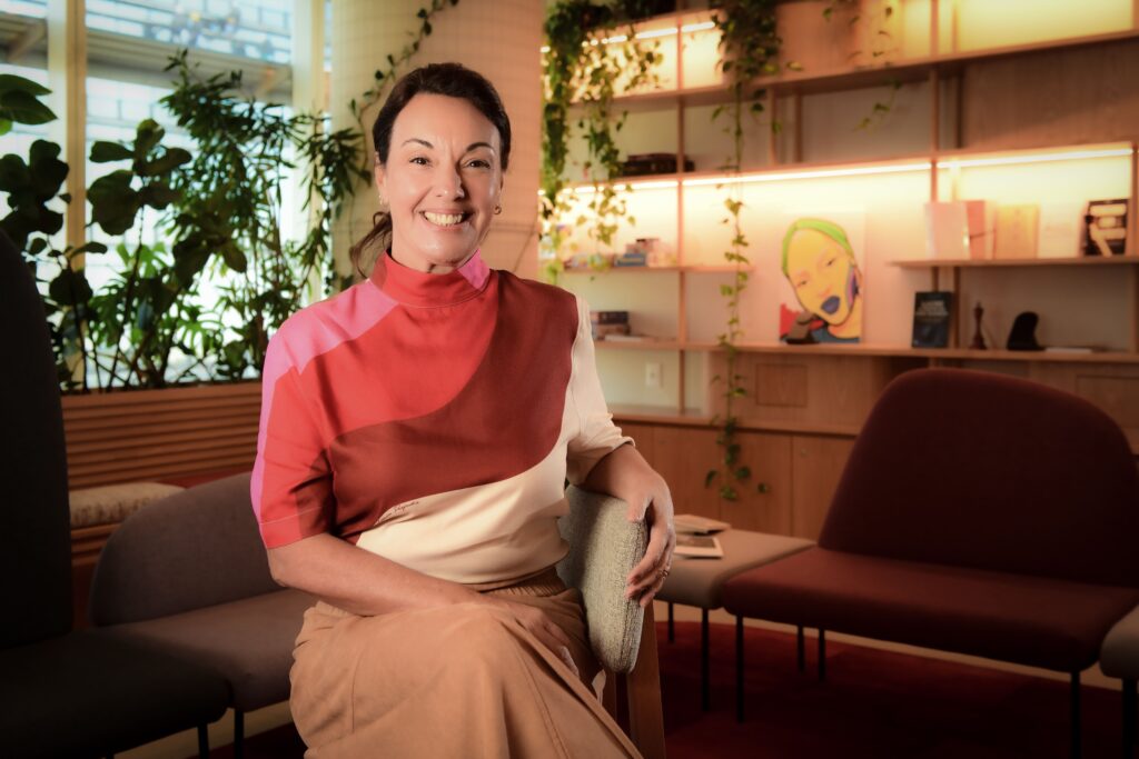 Carmela Borst, CEO da SoulCode, fala sobre liderança, propósito e o impacto de transformar a tecnologia em inclusão e oportunidade.