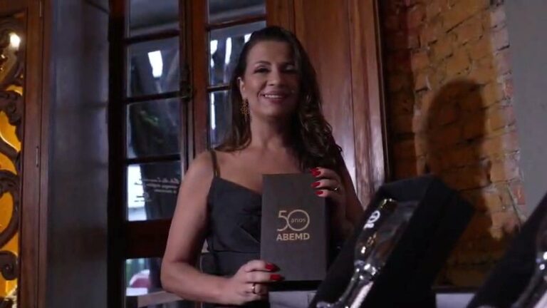 Claudia Campos, presidente da ABEMD durante comemoração no Café Journal, em São Paulo