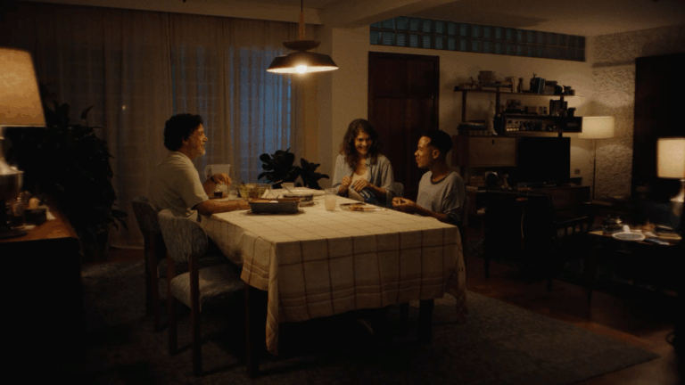 “Abriu um Lacta, já é Páscoa” - marca aposta na conexão real em nova campanha