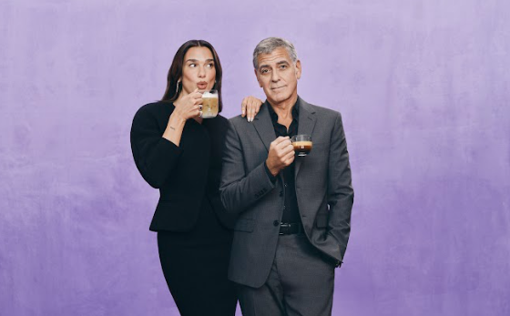 Nespresso anuncia Dua Lipa como embaixadora global e lança nova fase criativa com campanha Vertuo World a partir de abril.
