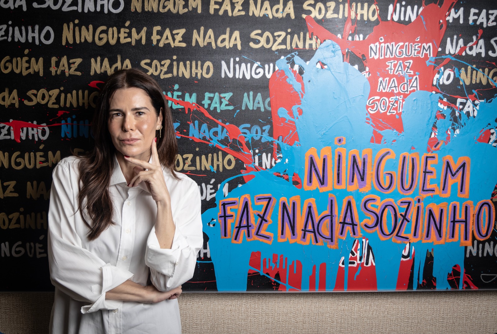 Leveza não é falta de ambição. É maturidade para crescer sem se desconectar da própria essência. Artigo de Tatianna Oliva