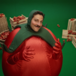 Pomarola e Chay Suede dão sequência a “O cara do molho”