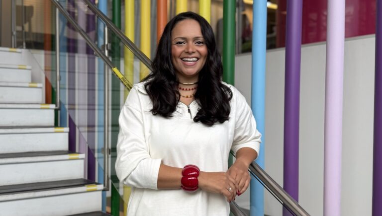 Diretora de Marketing da The Fini Company, Gabriela Guerreiro fala sobre liderança, desafios da carreira e o valor da escuta.