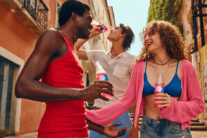 Guaraná Jesus faz 99 anos Créditos Solar Coca-Cola por agência Tango