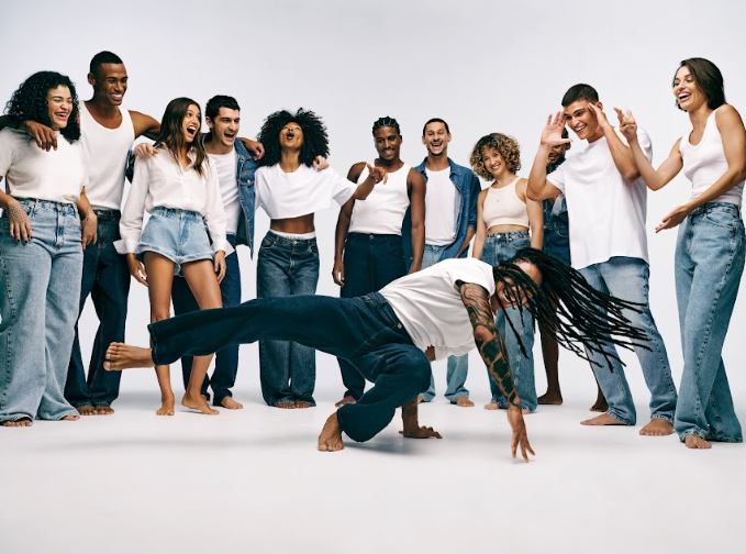 campanha Jeans é na Hering com videoclipe ao som de Claudinho & Buchecha