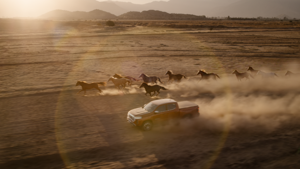 Ram Dakota volta ao Brasil com campanha da Leo que resgata o legado do modelo e conecta memória afetiva à nova fase da picape.