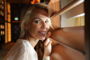 Mulheres na liderança: Sandra Azedo e a resiliência de construir uma carreira global