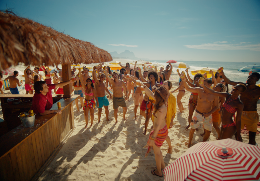 Skol hackeia calendário e transforma 2026 no ano oficial da diversão