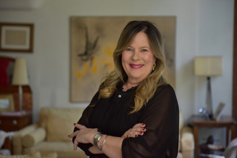 Sandra Martinelli, CEO da ABA, fala sobre liderança feminina, desafios na carreira e o impacto de ocupar espaços de decisão.