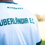 Uber entra em campo com naming rights no futebol e vira parceira do Uberlândia E.C.