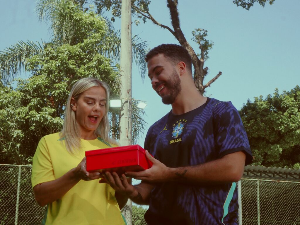 Milene Domingues e seu filho Ronald estrelam campanha da Centauro que celebra o protagonismo das mães no esporte e na rotina diária.