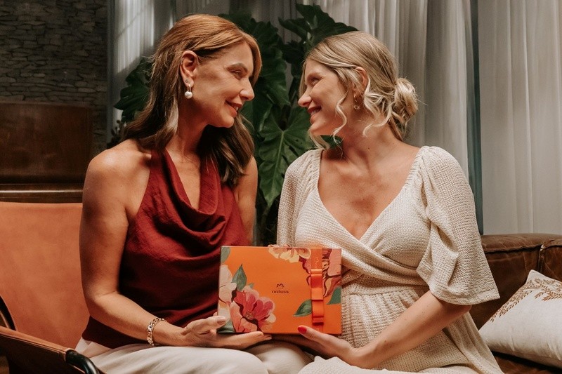 Natura apresenta “Teoria da Maternidade” e traduz a percepção do tempo na relação entre mães e filhos