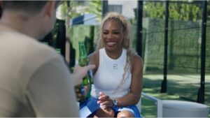 Serena Williams vira parceira de jogo em ação global da Heineken 0.0