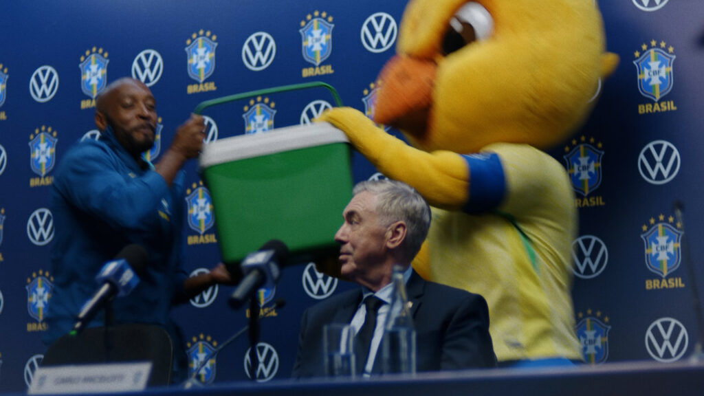 Volkswagen embala sonho do Hexa em campanha estrelada por Carlo Ancelotti