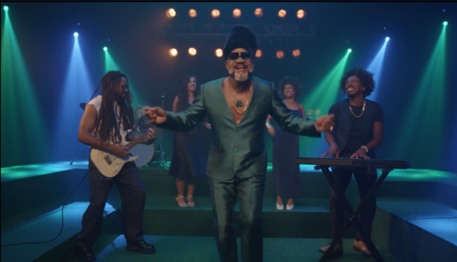 Amanco Wavin comemora 20 anos no Brasil com campanha musical e talkshow comandado por Carlinhos Brown