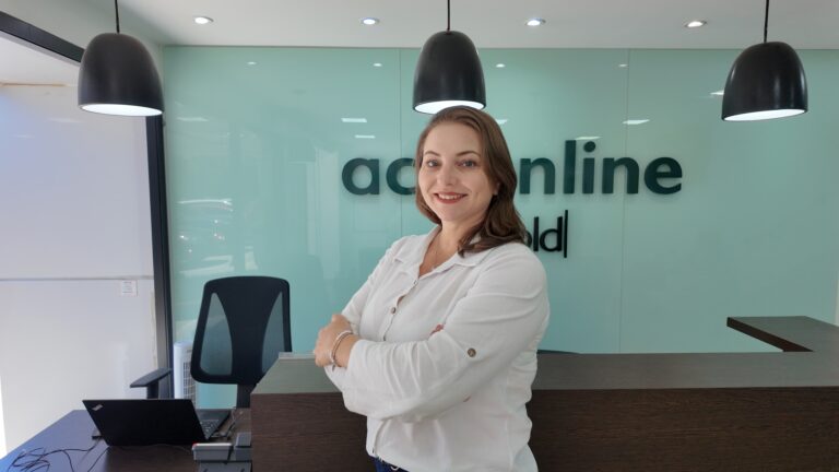 Além do emocional: a nova jornada de compra da mãe millennial e gen z. Artigo escrito por Viviane Pangoni, Executiva Comercial na Actionline