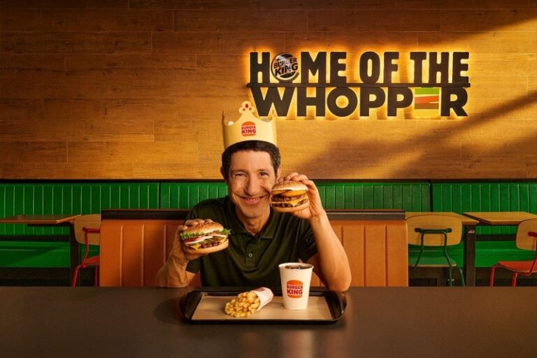 Burger King traz Fabiano Augusto de volta à cena para destacar ofertas do King em Dobro