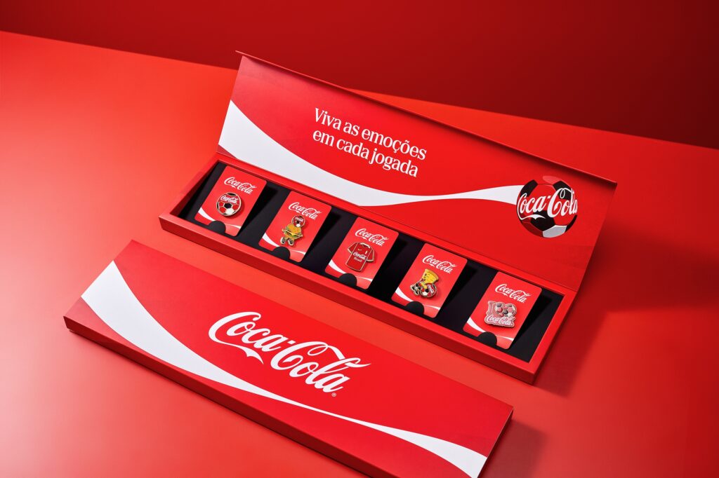 Coca-Cola FEMSA distribui 230 mil pins colecionáveis