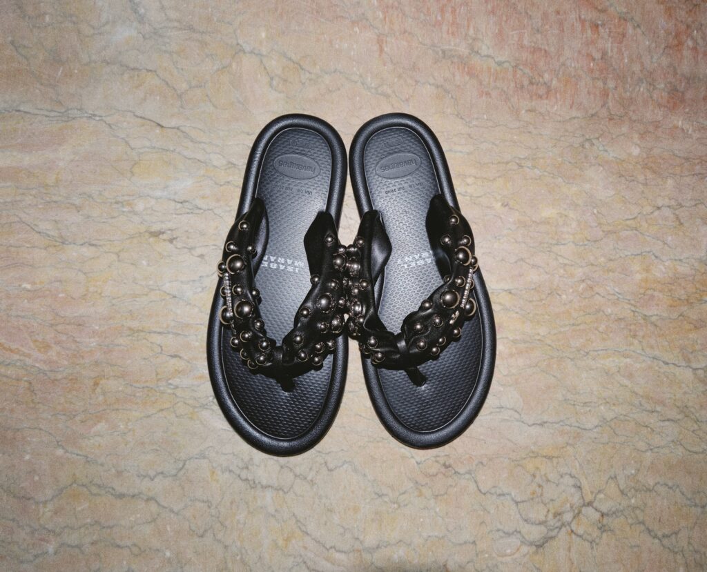 Havaianas e Isabel Marant unem DNA brasileiro e elegância parisiense em collab limitada