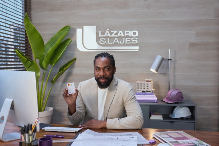 Nubank escala Lázaro Ramos para ampliar conversa com empreendedores brasileiros