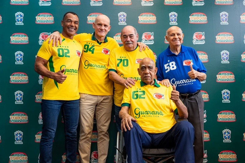 Taffarel, Cafu, Rivellino, Pepe e Mengálvio se reencontram no Podpah em ação especial de Guaraná Antarctica.