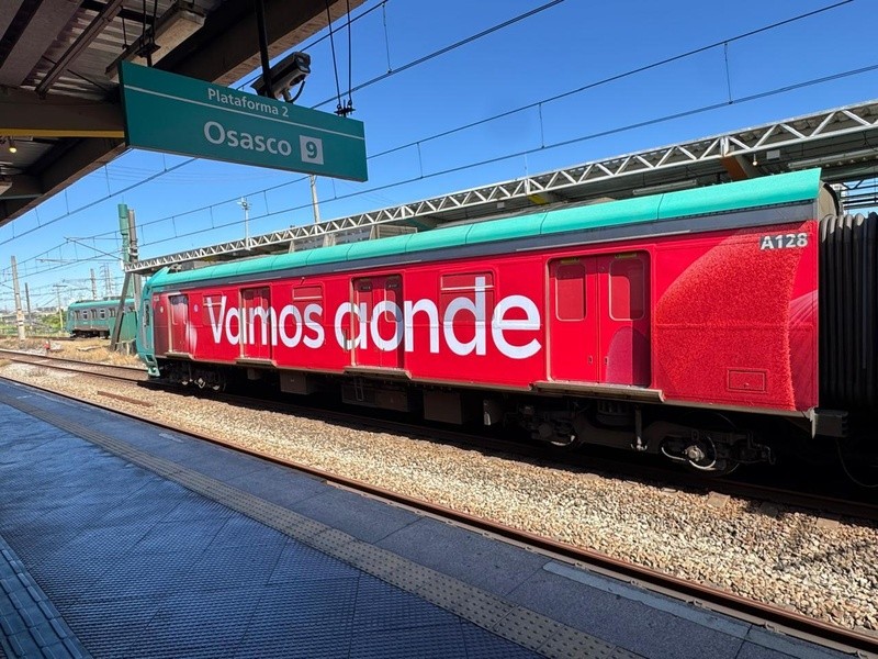 Trens da Linha 9-Esmeralda exibem nova identidade de marca da Mapfre